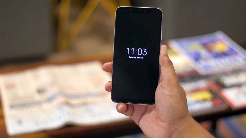 Màn hình AMOLED trên Mi 8
