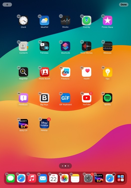 Màn hình chính của iPad ở chế độ rung lắc