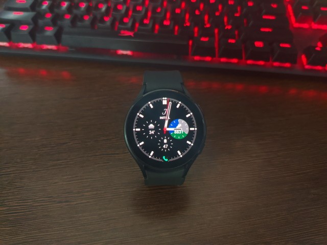 Màn hình Galaxy Watch 4