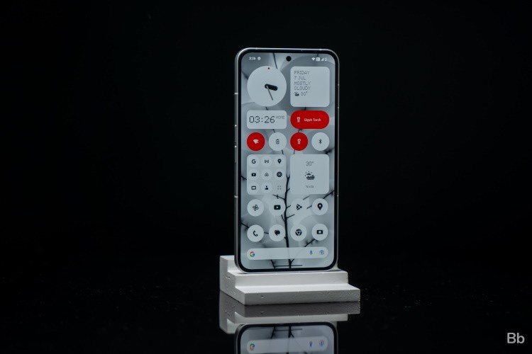màn hình hiển thị của Nothing Phone (2)