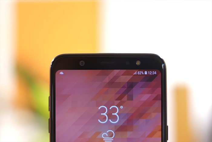 Màn hình Super AMOLED của Samsung Galaxy A6 Plus hiển thị ngoài trời