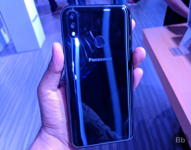 Mặt sau Panasonic Eluga X1