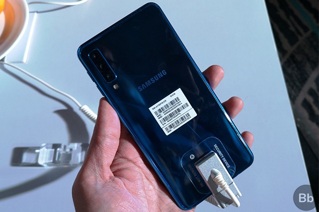 Đánh giá Samsung Galaxy A7 (2018): Smartphone Ba Camera Đầu Tiên Của Samsung