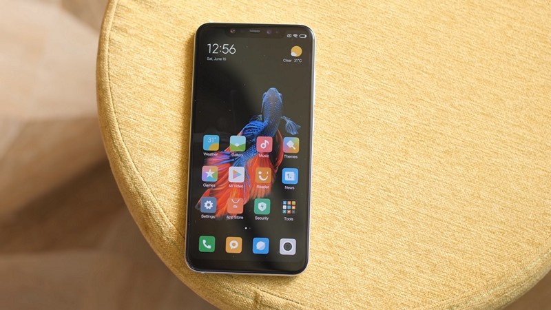 Mặt trước của Mi 8