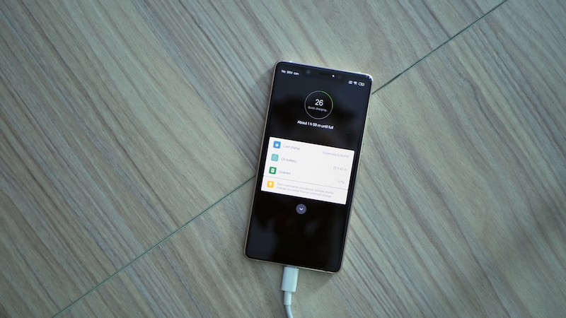 Mi 8 SE có thời lượng pin đủ dùng trong một ngày