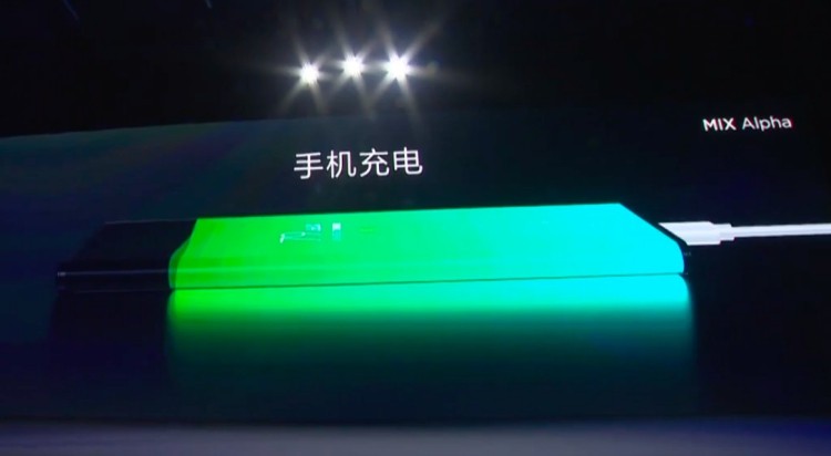 Mi Mix Alpha khi sạc