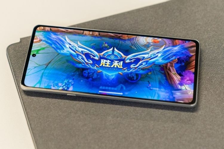 Moto Edge X30 Sắp Ra Mắt Tại Việt Nam: Thông Số Kỹ Thuật và Giá Bán