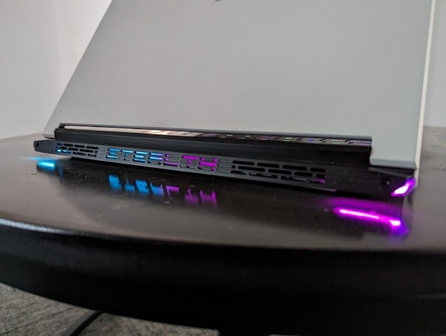 Đánh giá MSI Stealth 14 Studio A13V 2025: Chiến Binh Nhỏ Gọn Mạnh Mẽ