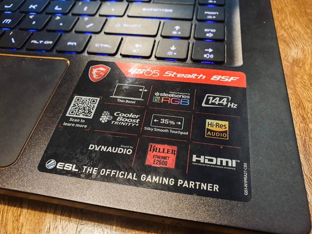 Nhãn dán trên MSI GS65 Stealth