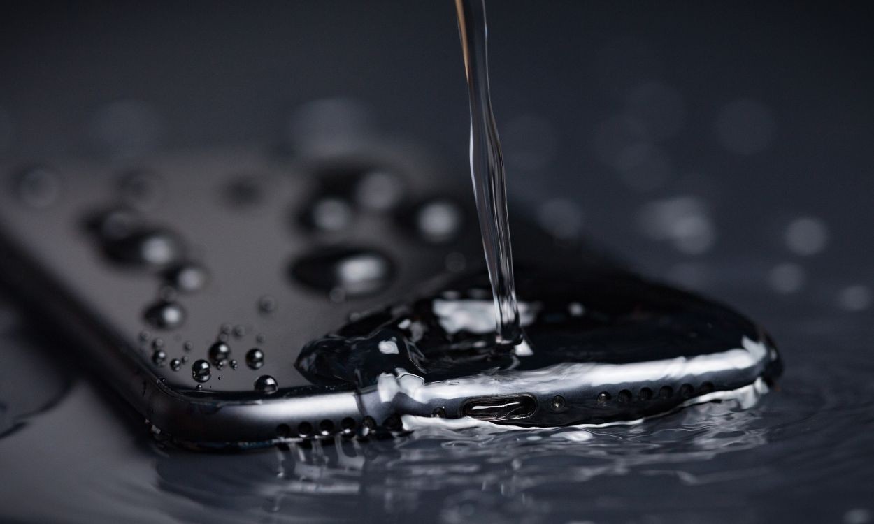 Sấy Khô iPhone Bị Ướt: Sai Lầm Cần Tránh và Cách Làm Đúng