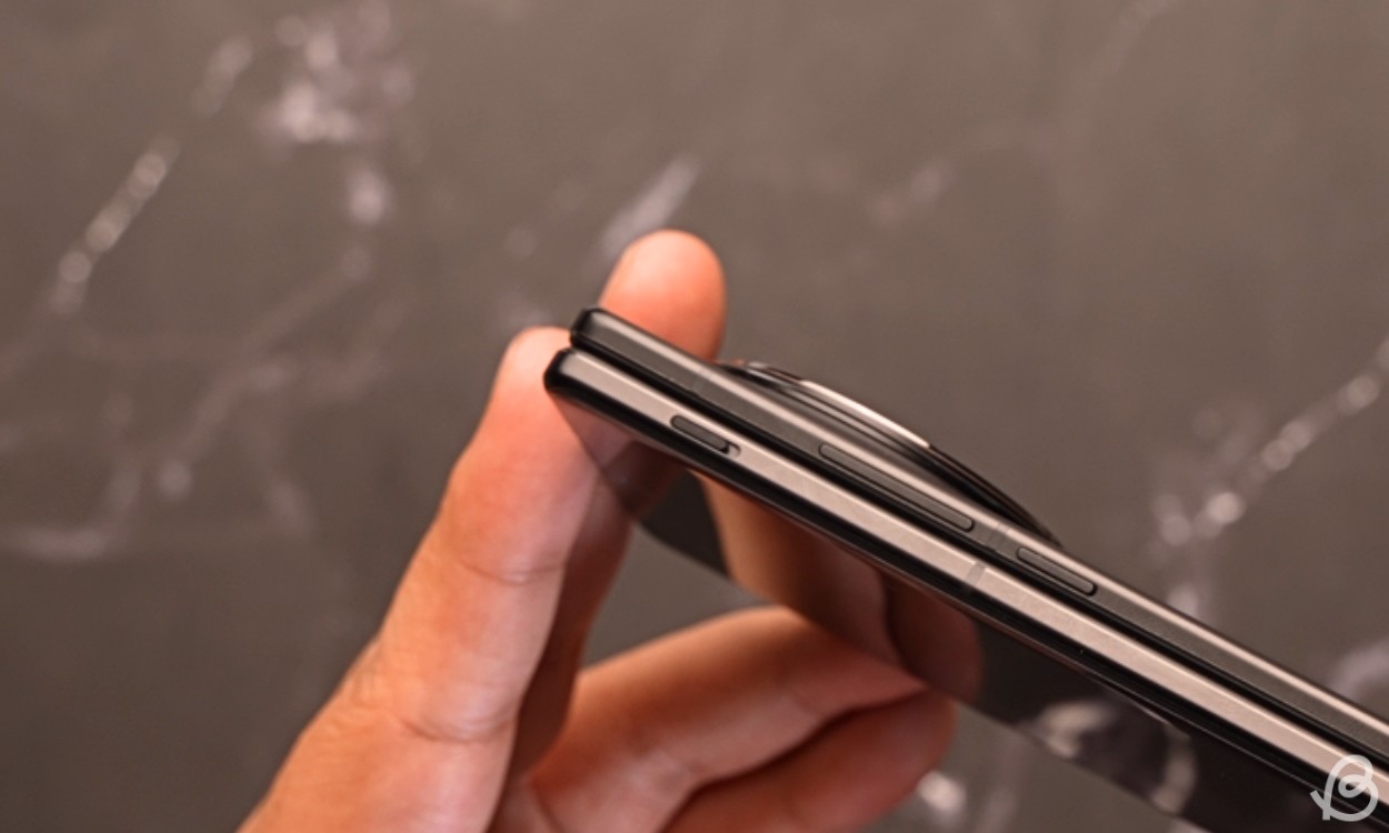 Nút gạt chế độ im lặng (Alert Slider) trên Vivo X Fold 3 Pro