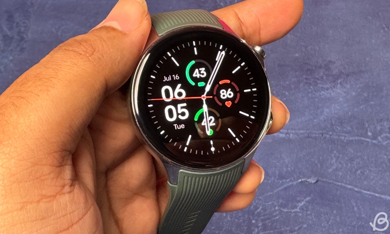 OnePlus Watch 2 trên tay người dùng