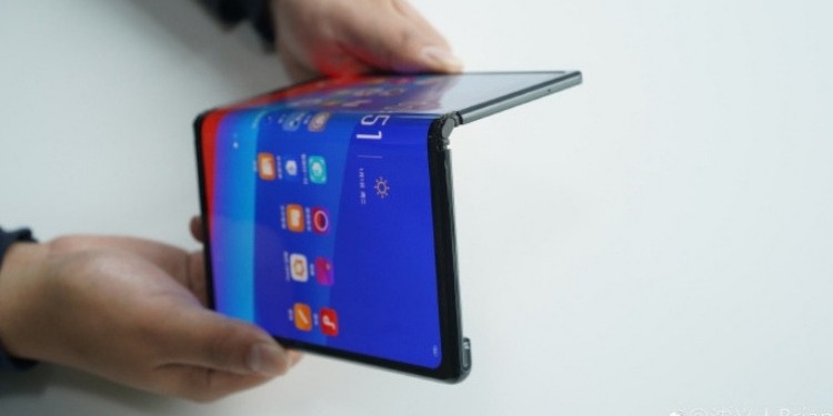 Oppo Foldable - Nguyên mẫu điện thoại gập