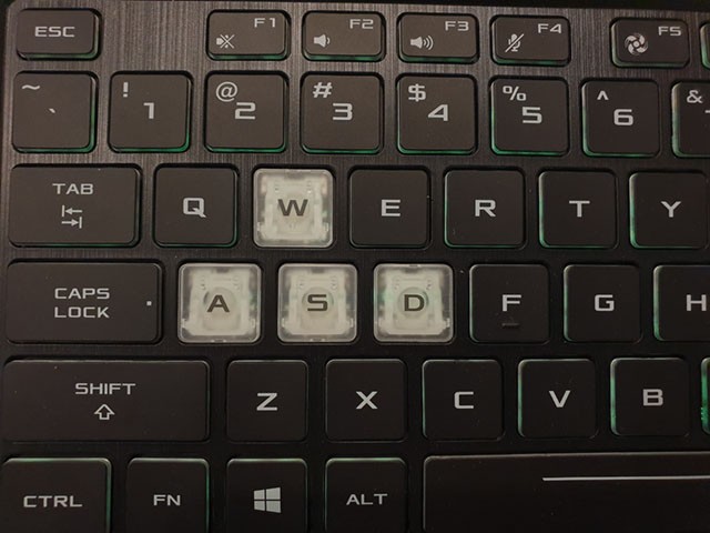 Phím WASD trên Asus TUF Gaming FX505DT