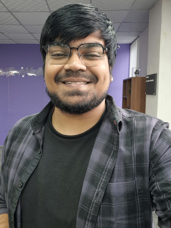 Pixel 9 indoors selfie 1