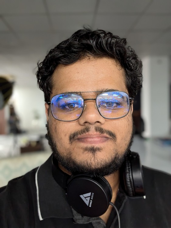 Pixel 9 indoors selfie 2