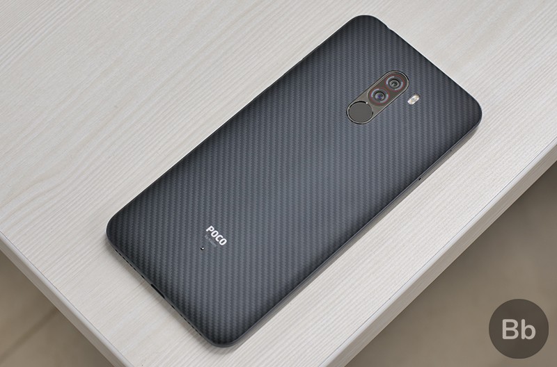 Poco F1 với lưng Kevlar
