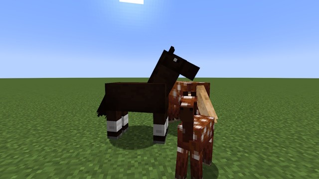 Quá trình lai giống ngựa tạo ra một con ngựa con trong Minecraft
