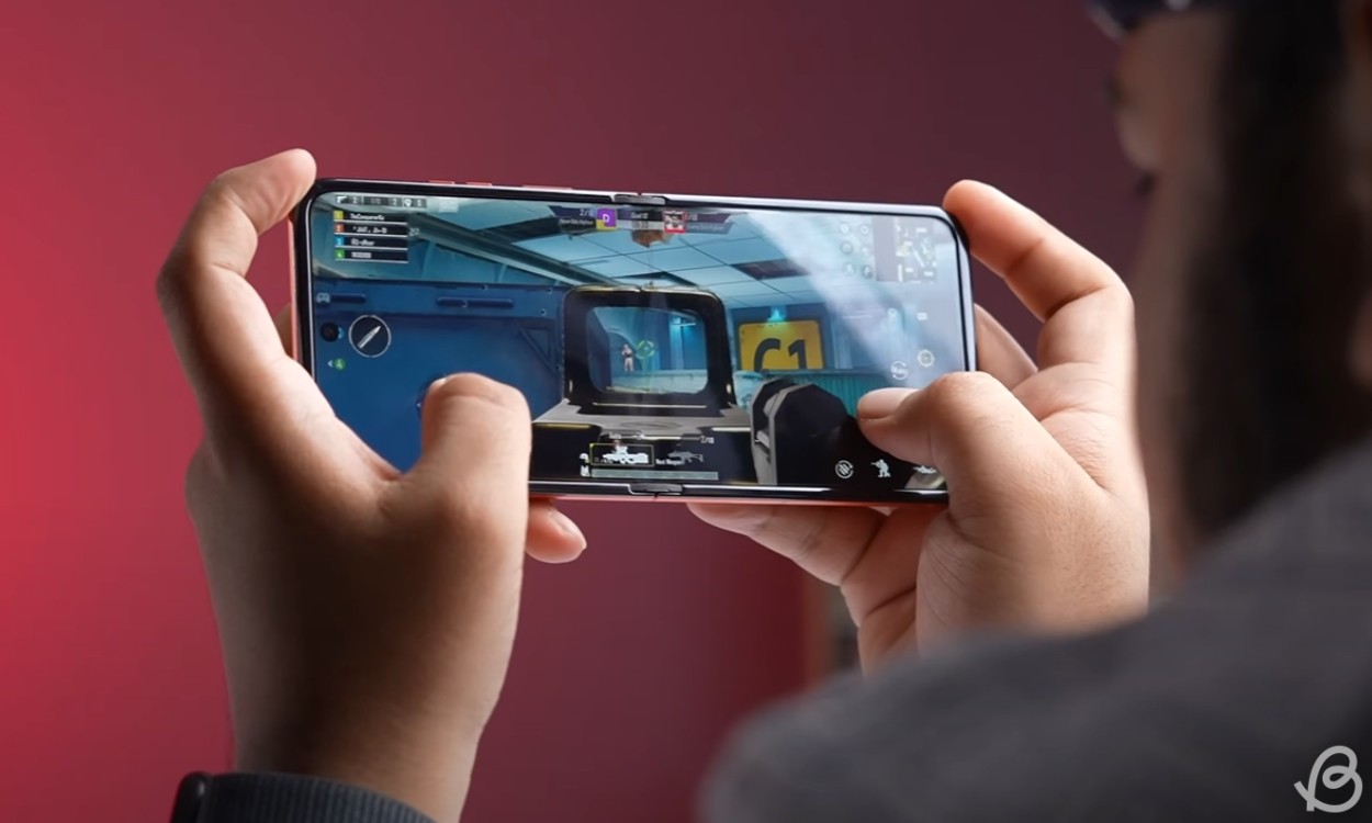 Razr 50 chơi game