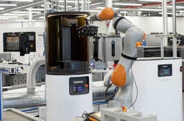 Ford Phát Triển Robot “Javier” Để Vận Hành Máy In 3D