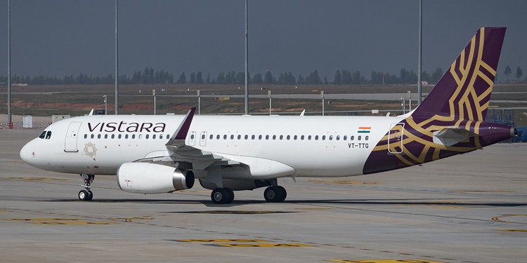 Vistara Giới Thiệu Robot RADA Tại Sân Bay Delhi