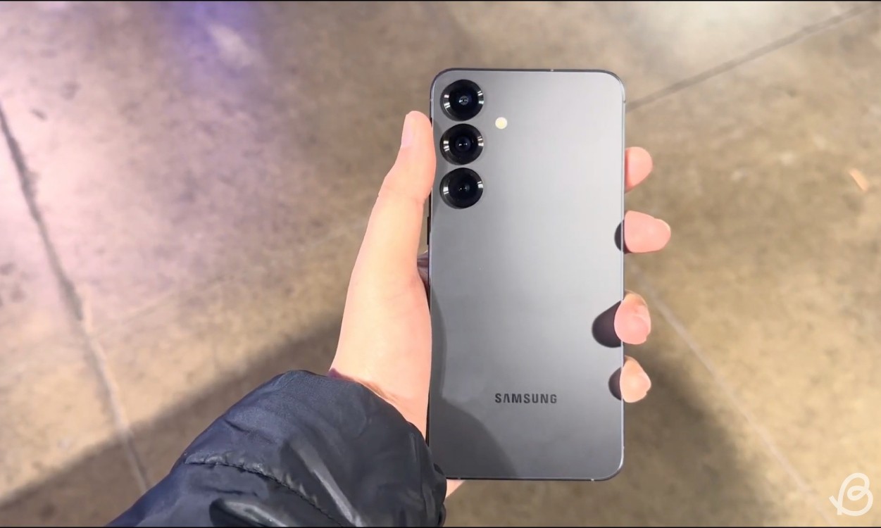 So sánh Galaxy S25 và Pixel 9: Điện Thoại Nhỏ Gọn Hàng Đầu Android