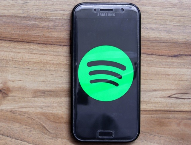 Spotify Đối Mặt Với Thách Thức Từ Warner Music Group Khi Ra Mắt Tại Ấn Độ