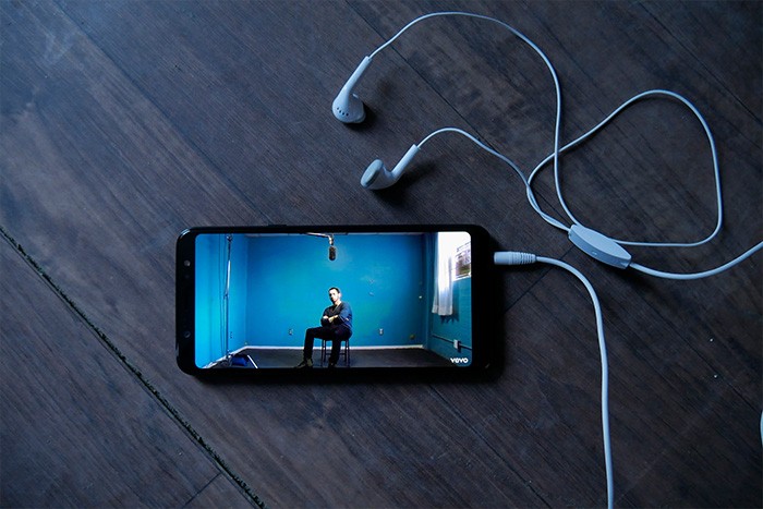 Tai nghe đi kèm Samsung Galaxy A6 Plus