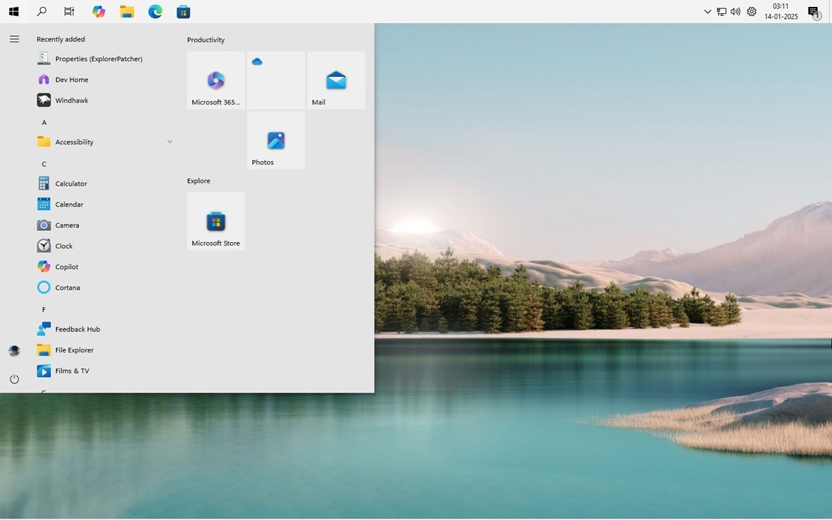 Taskbar Windows 11 đã được di chuyển lên trên cùng