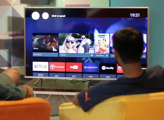 TCL L55P2MUS 4K UHD TV: Thiết kế khung viền kim loại sang trọng