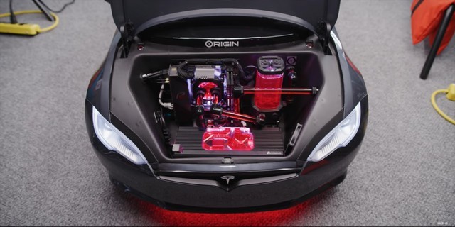 Tesla Model S độ PC Gaming với hệ thống tản nhiệt chất lỏng