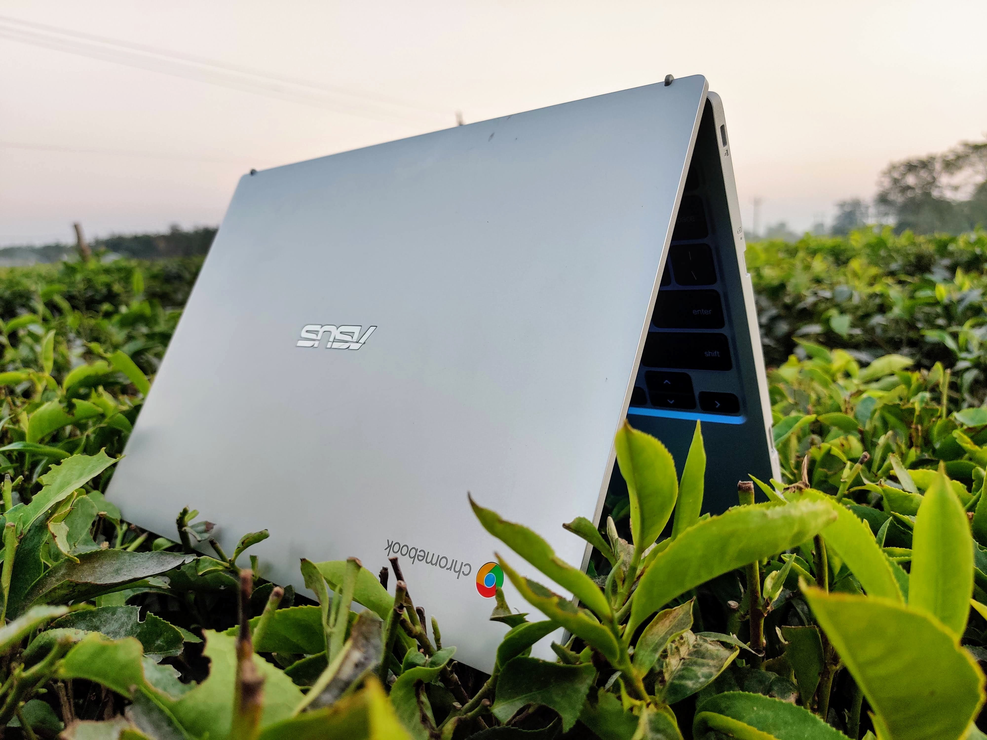 Thiết kế của Asus Chromebook CX1101