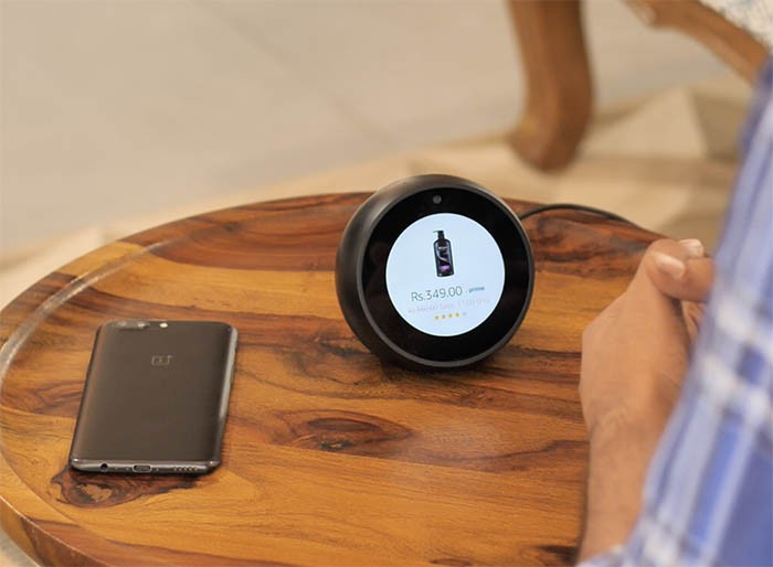 Thông tin sản phẩm hiển thị trên Echo Spot
