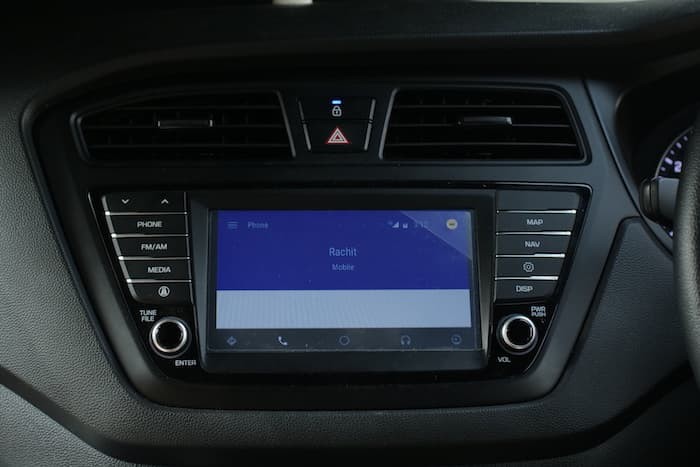 Thực hiện cuộc gọi trên Android Auto