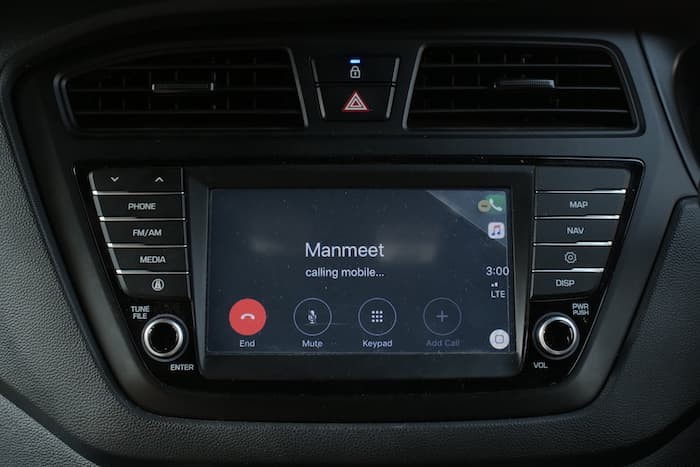 Thực hiện cuộc gọi trên Apple CarPlay