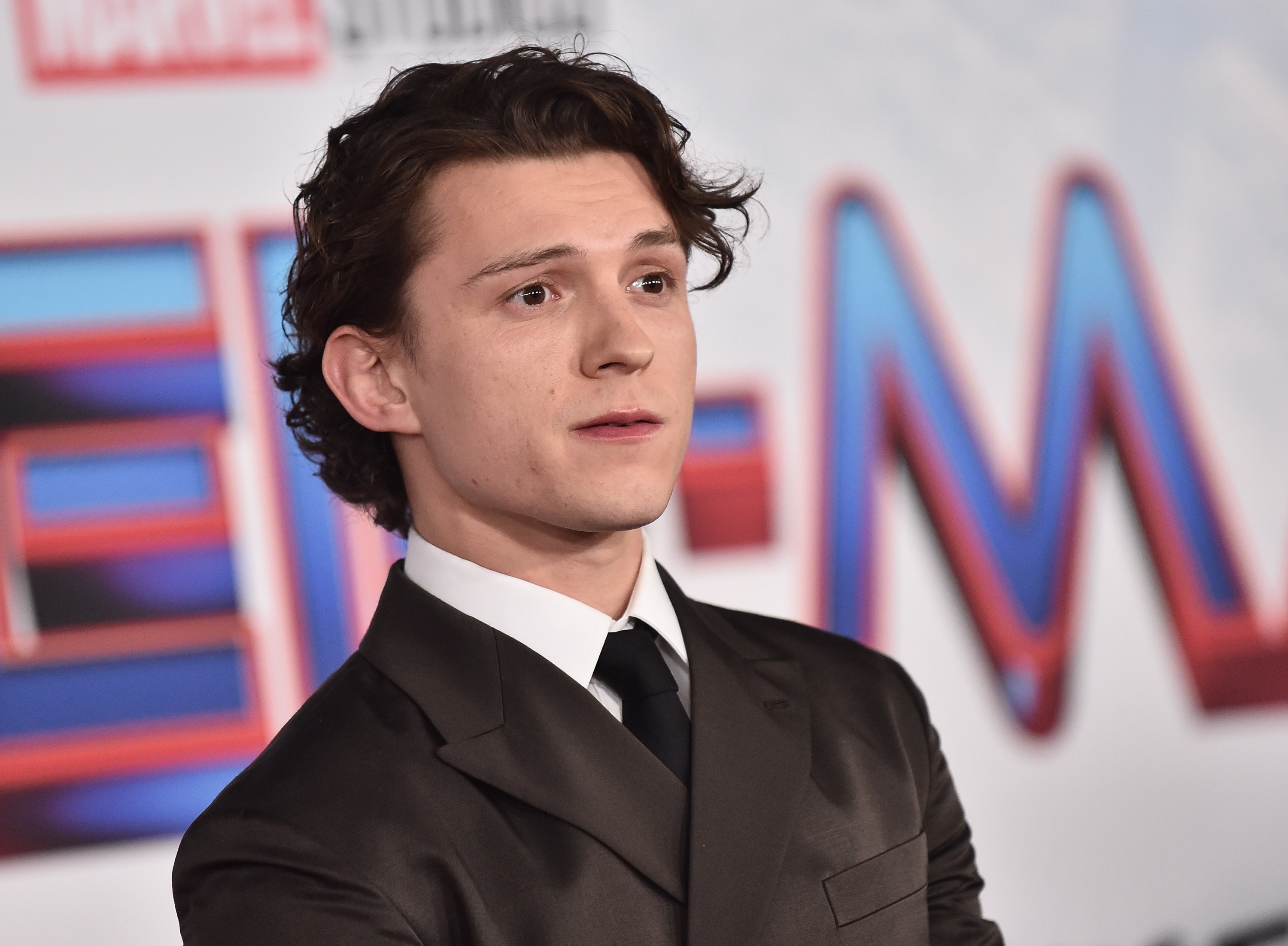 Tom Holland trong vai Spider-Man