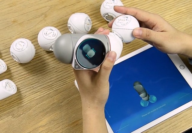 Ứng dụng ClicBot hỗ trợ lập trình và điều khiển robot