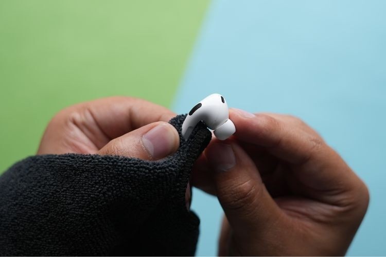 Vệ sinh AirPods