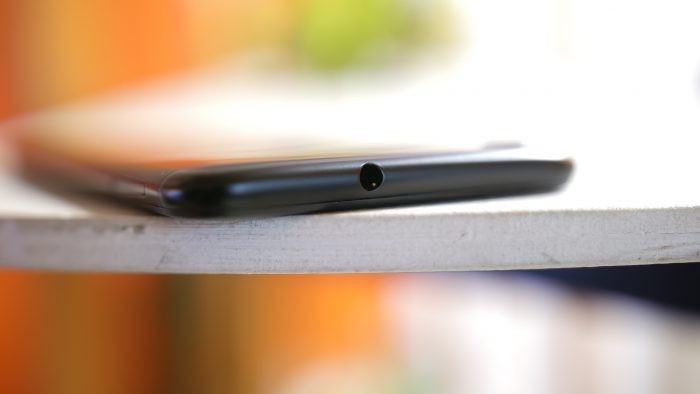 Vị trí các cổng kết nối và phím vật lý trên Tecno Camon i