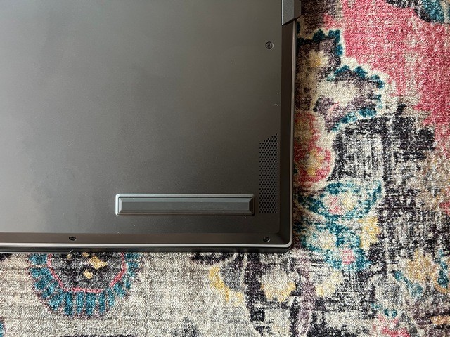 Vị trí loa trên Lenovo Legion 7