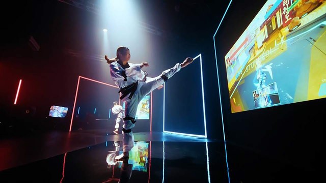 Virtual Taekwondo cho phép người chơi gắn cảm biến vào chân và chiến đấu chống lại những người chơi taekwondo kỹ thuật số