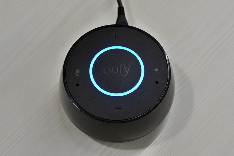 Vòng đèn LED trên loa Eufy Genie hiển thị trạng thái hoạt động