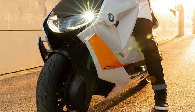 BMW Ra Mắt Xe Tây Ga Điện Motorrad Definition CE 04: Tương Lai Giao Thông Đô Thị