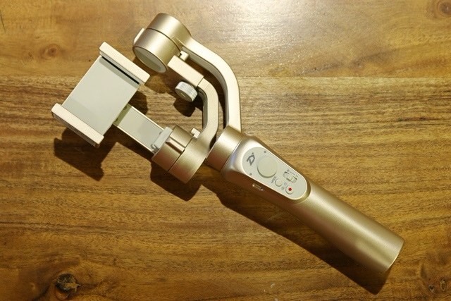 Ổn Định Video Chuyên Nghiệp Với Gimbal Điện Thoại: Đánh Giá Chi Tiết Zhiyun Smooth-Q (2025)
